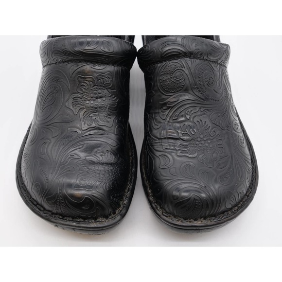 Boc Clogs Womens 6 Black Faux Leather Embossed Tooled Slip On Comfort Shoes - Picture 6 of 11